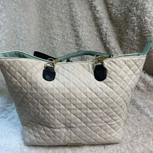 Betsey Johnson beige quilted large tote with black bow accent mint green… - Picture 5 of 16